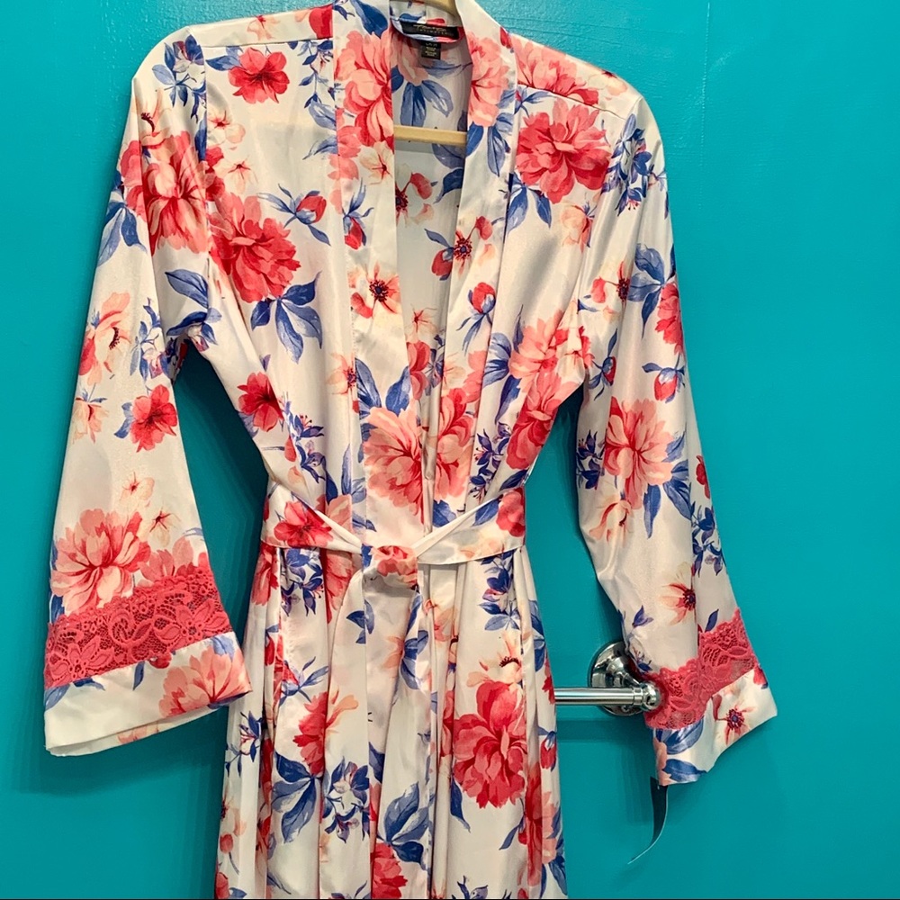 NWT Long Floral Bathrobe with ties and pockets